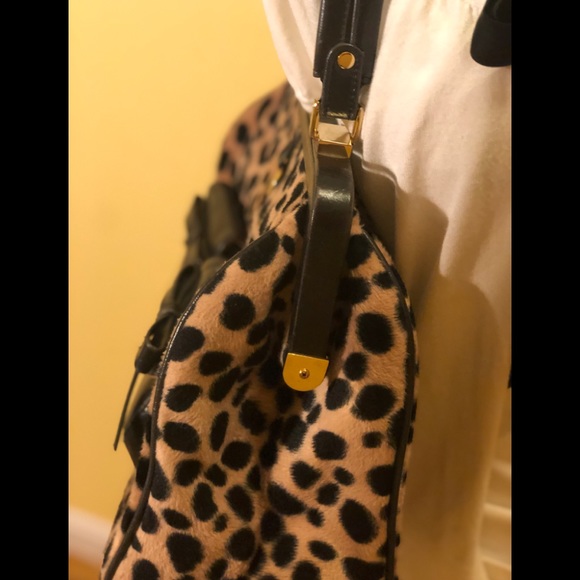 NECESSARY OBJECTS Faux leopard Fur Satchel. - Picture 3 of 16